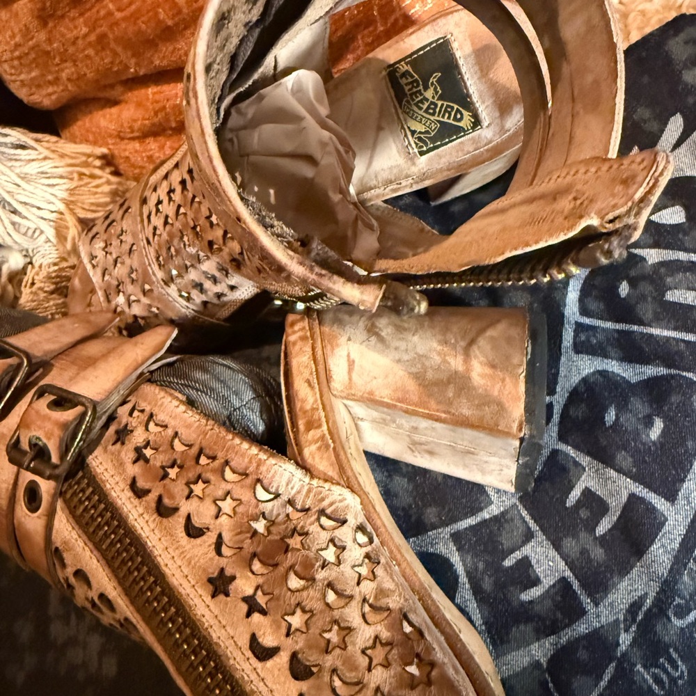 Freebird Theresa Taupe sz 8 Cut-Out Heeled Boots - Picture 4 of 5